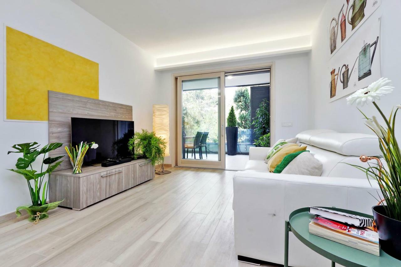 Green Terraced Apartment. 3 Stops From Colosseum Bagian luar foto